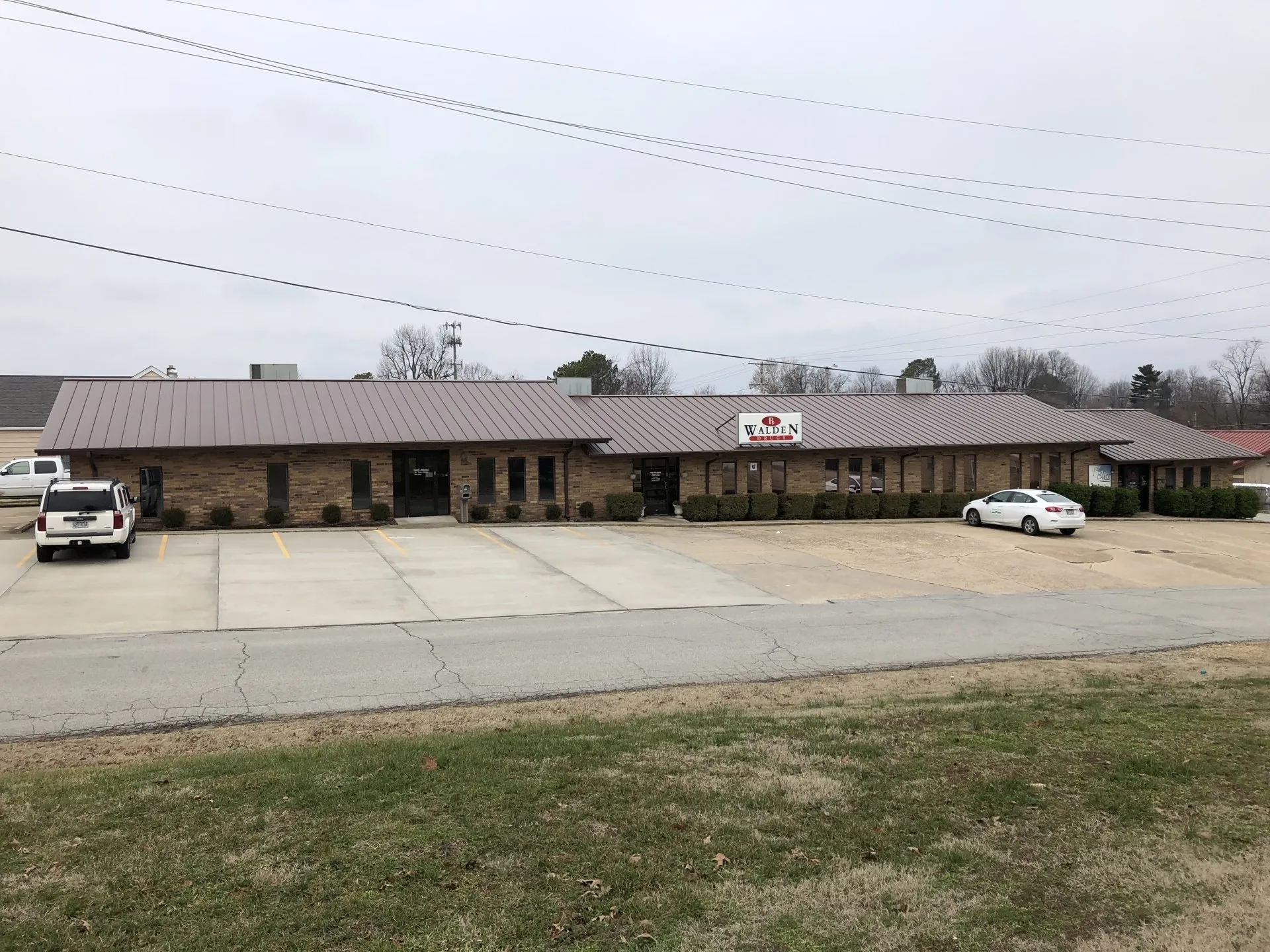 metal roof on commercial building